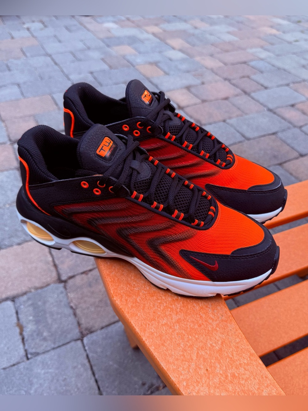 Men’s Nike Air Max TW SE Black Orange Summit (SLIGHT BLEMISH) - FJ2590-001 Sz 11